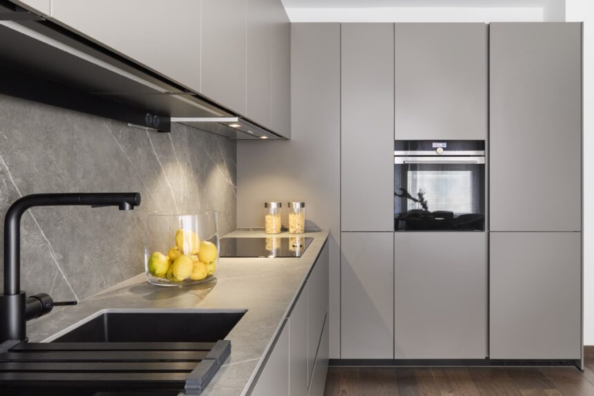 Cocinas en Gris: Modernidad y Estilo Atemporal con Laminam Pietra Grey en Bilbao